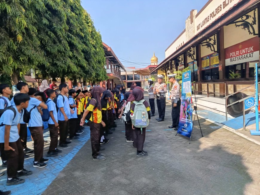 Polsanak: Polres Blitar Edukasi Pelajar Berbudaya Tertib Sejak Dini